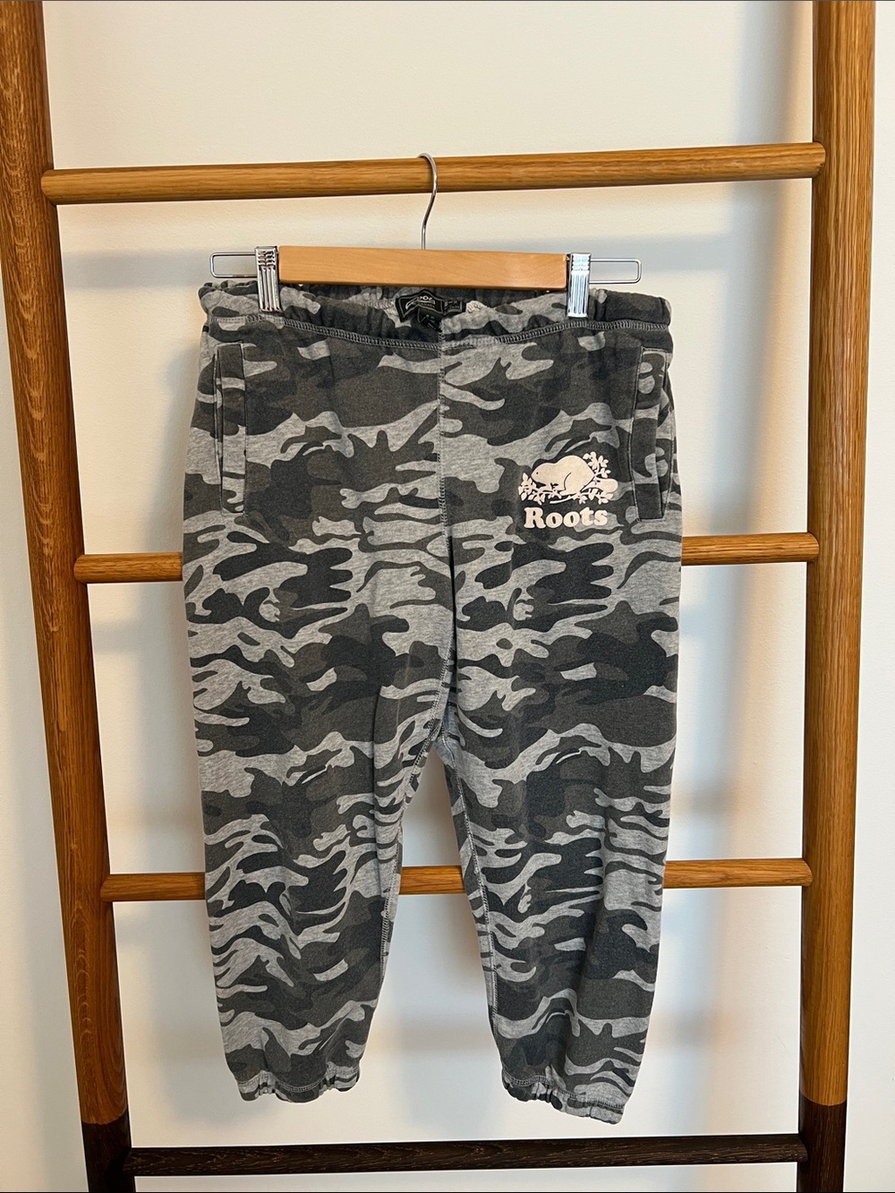 Roots Canada Gray Camouflage Fleece Sweatpants Joggers Beaver Logo - Size S